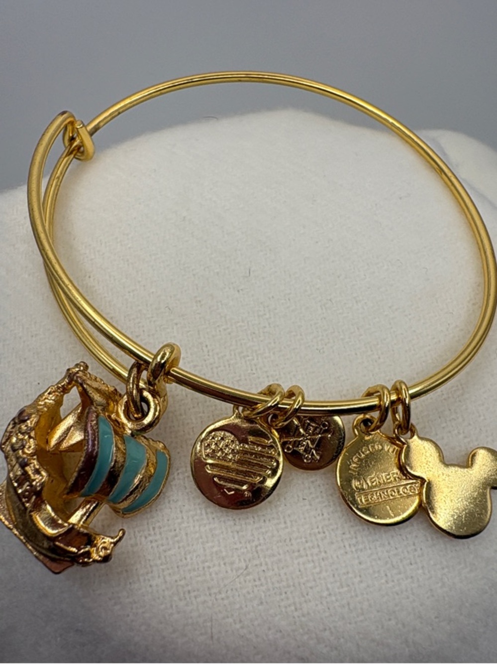 Alex and Ani Gold Tone Disney Peter Pan “Never Grow Up” Bangle Bracelet Size 7